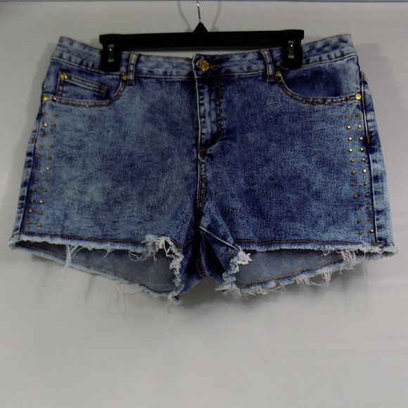 Nicki Minaj Denim Mid-Rise Torn Look Riveted Shorts Size 13/14 - Picture 1 of 8